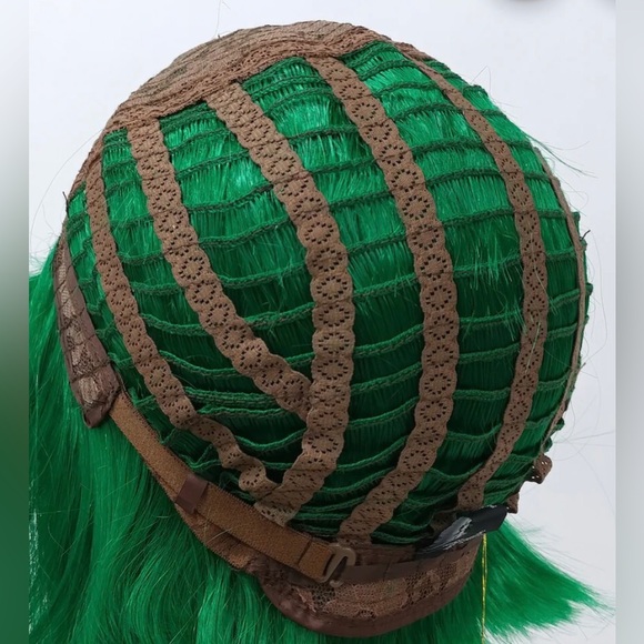 ParamountWigs dark green page boy bob wig - Picture 7 of 10